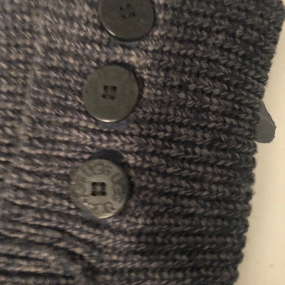 Women’s Cable Knit Uggs - Picture 3 of 3